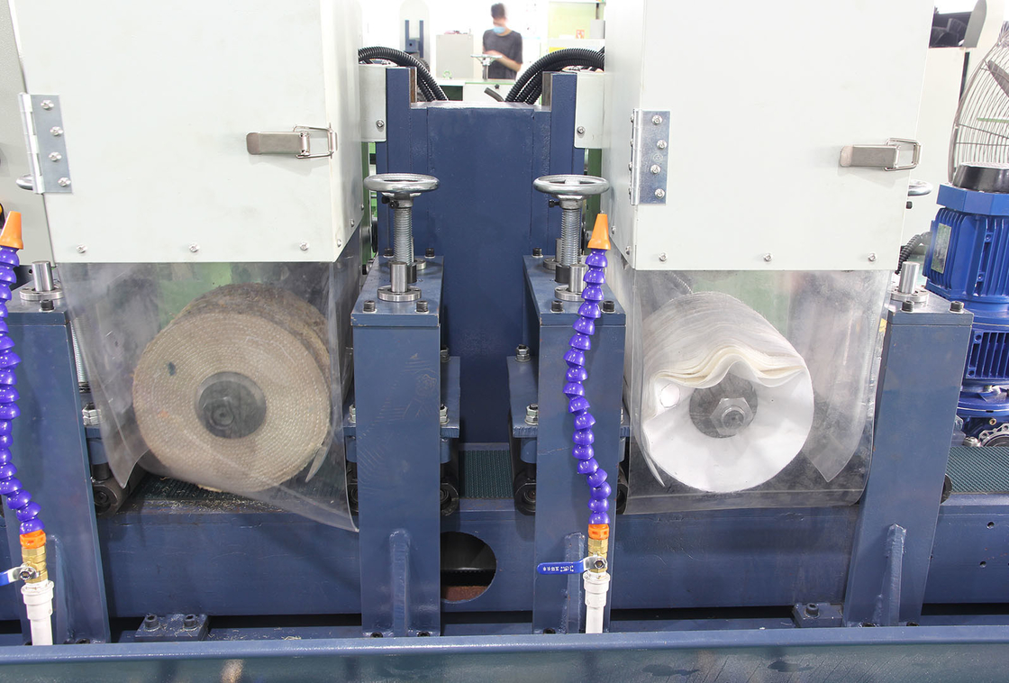 금속 스테인레스 스틸 잠금 패널 150mm 너비 2 연삭 헤드 워터 샌더 금속 벨트 샌딩 머신